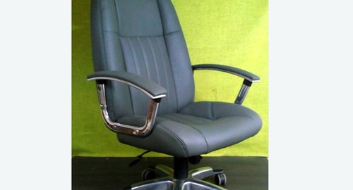 Перетяжка офисного кресла кожей. Артемовск